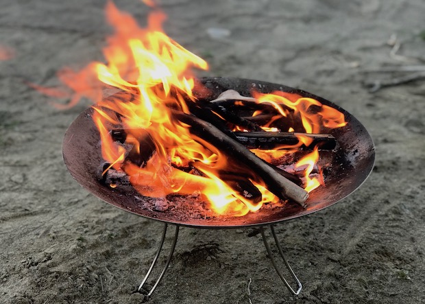 コールマンの「ファイアーディスク」から「いい焚き火台」を考える