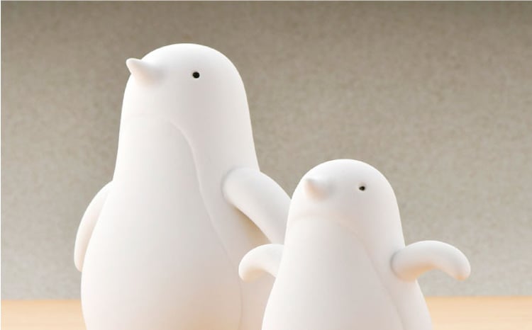 大感謝祭対象】【波佐見焼】 置物 ・ペンギン大小（無釉・つや無し