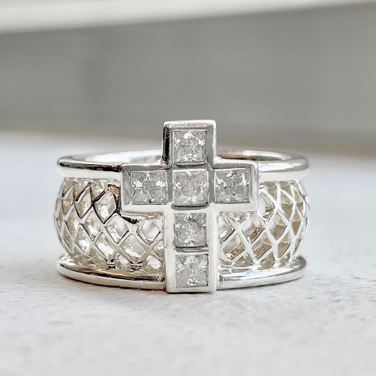MINI MESH CINDY CROSS RING / Silver / Zirconia RING（リング
