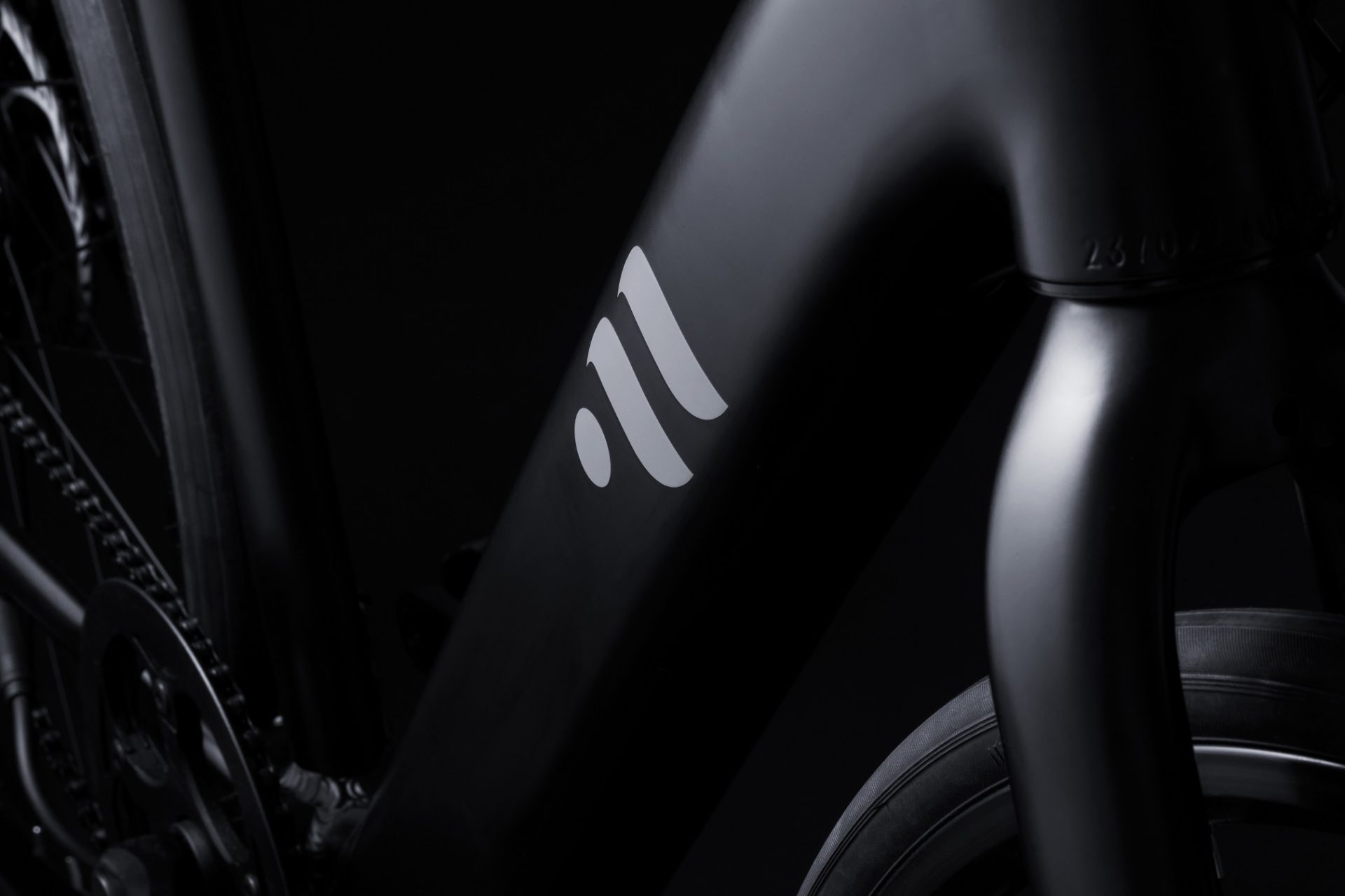 やっぱりクロスバイク、e-BIKEはマットブラックが絶対おすすめ