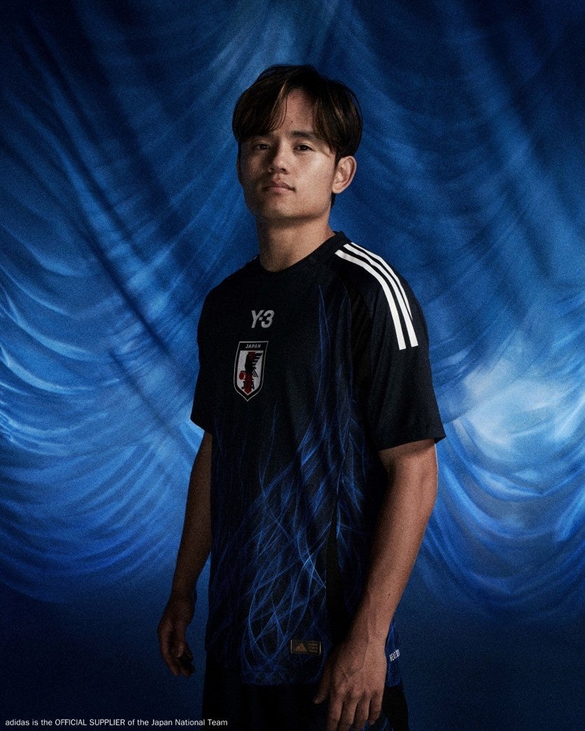 サッカー日本代表史上初「Y-3」とのコラボレーションが実現 燃え盛る