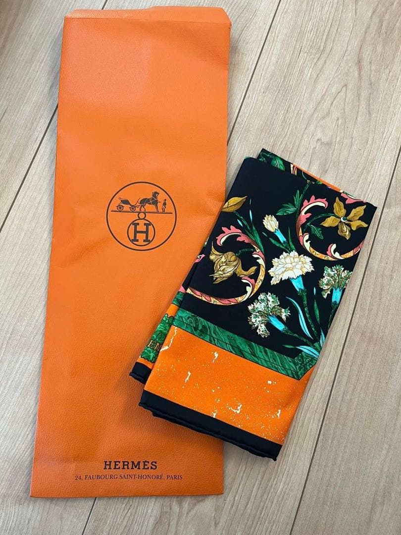 HERMES スカーフ　新品未使用品 エルメス HERMES ツイリー エクスリブリス パリジェンヌ スカーフ