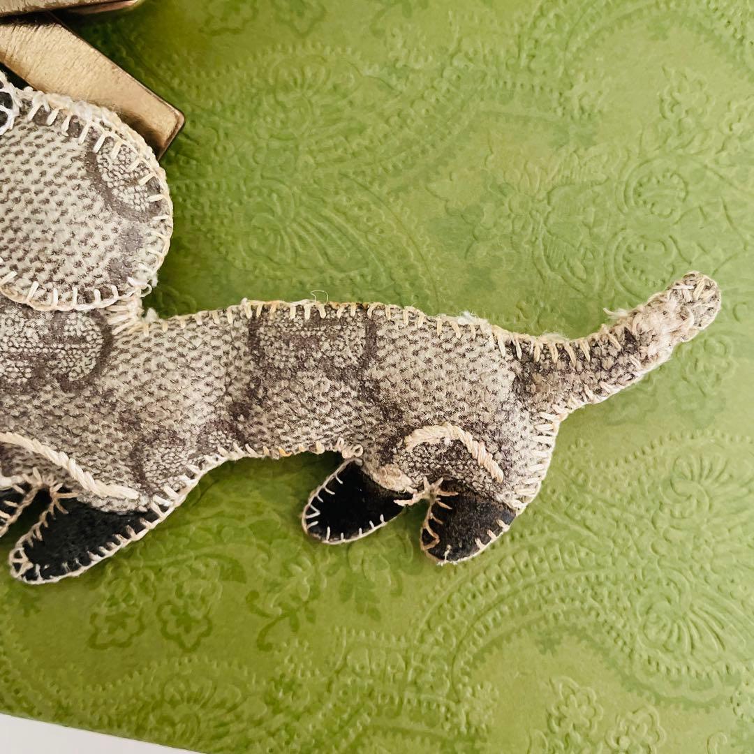 グッチ チャーム 犬 キーホルダー ダックス GGキャンバス ゴールド PVC