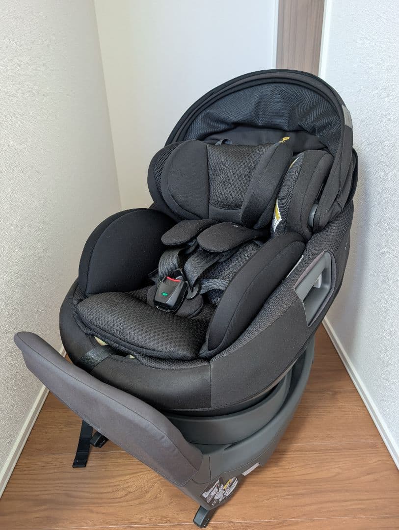 Combi THE S plus ZC-750 黒 チャイルドシート 欠品無し Combi（コンビ） ホワイトレーベル THE S plus ISOFIX エッグショック